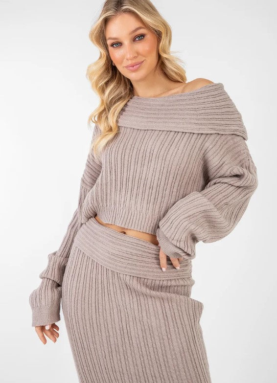 ENSEMBLE PULL ET JUPE TAM