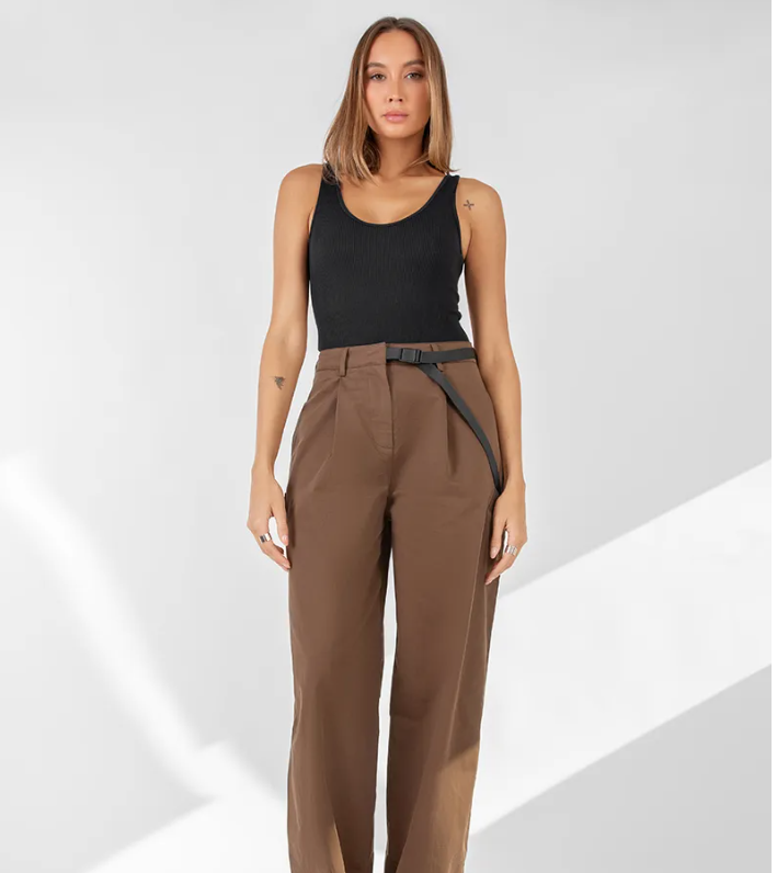 PANTALON CARGO A DETAIL BOUCLE