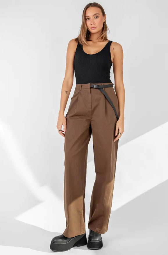 PANTALON CARGO A DETAIL BOUCLE